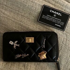 Black Chanel Wallet (vintage & authenticated)